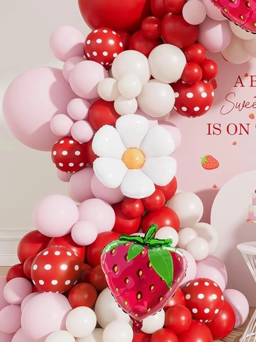 7 Piece Strawberry & Daisy Themed Party Foil Balloons Set